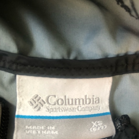 Boys light weight black jacket - Picture 3 of 3